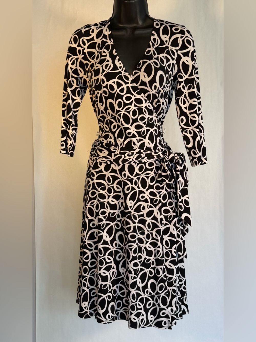 AB Studio: Black and White Loop-Print, Stretch Fabric, Surplice Neckline, M
